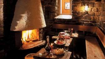 Tächi Bar Kaminecke